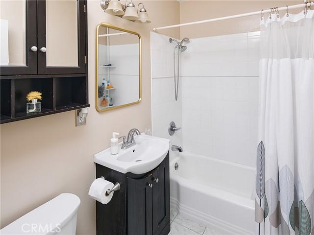 Detail Gallery Image 12 of 20 For 5107 W 138th St, Hawthorne,  CA 90250 - 3 Beds | 2 Baths