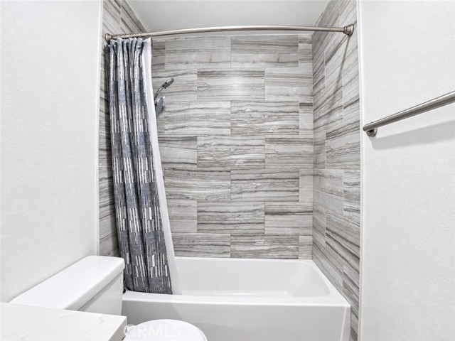 11657 Oxnard Street, 132 photo 6