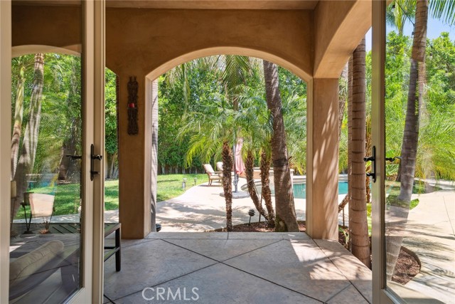 23115 Erwin Street, Woodland Hills CA: https://media.crmls.org/medias/8aab9311-448c-4525-af7b-37fe18cd23f3.jpg
