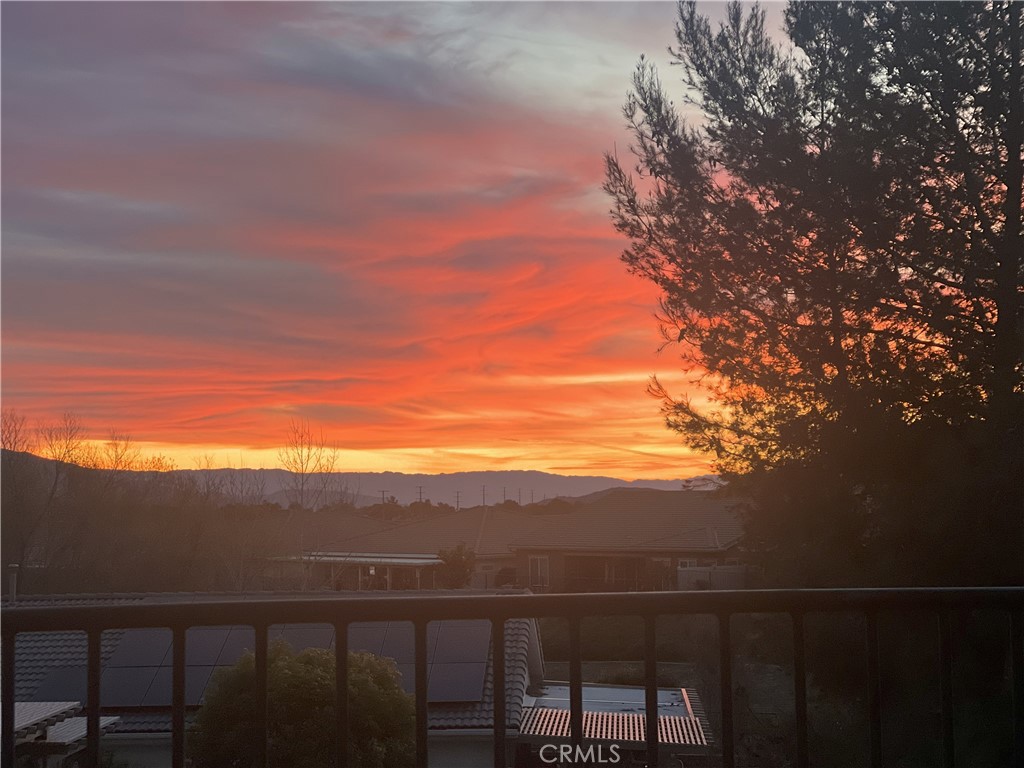 https://media.crmls.org/medias/8aabce8a-27fa-49bc-9696-8af876831866.jpg?preset=X-Large