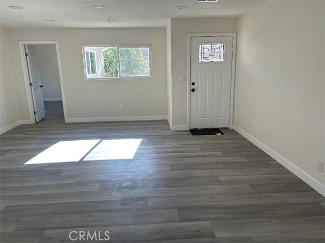 Detail Gallery Image 7 of 17 For 3475 Skylane, Jurupa Valley,  CA 92509 - 3 Beds | 2 Baths