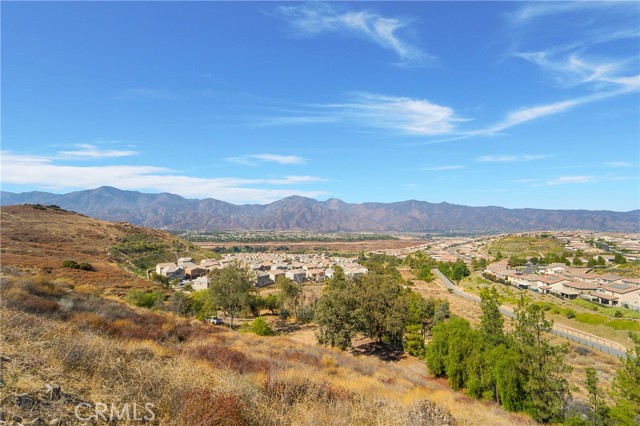 11085 Canyon Circle, Corona CA: https://media.crmls.org/medias/8aac1234-19fe-4f44-91ad-bddbe07d5c3c.jpg