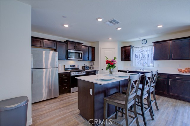 Detail Gallery Image 9 of 55 For 218 Bryce Canyon Ct, Merced,  CA 95341 - 5 Beds | 3 Baths