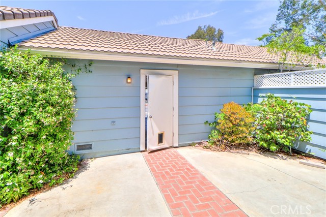 345 Jeremiah Drive, Simi Valley CA: https://media.crmls.org/medias/8aacca70-a148-4a87-97b0-f3ceff9003f3.jpg
