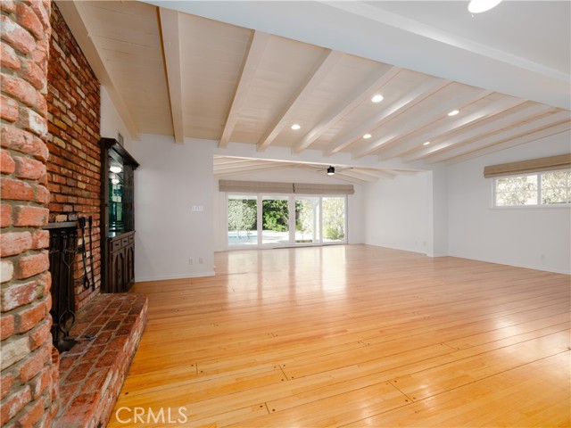 Detail Gallery Image 41 of 65 For 4539 Hayvenhurst, Encino,  CA 91436 - 3 Beds | 3 Baths