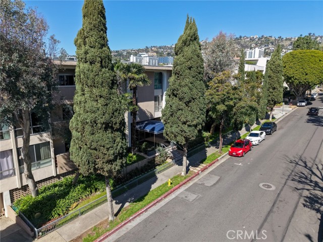 927 N Kings Road, West Hollywood CA: https://media.crmls.org/medias/8aadd428-0f3f-44cf-b9a2-d002210b1d64.jpg