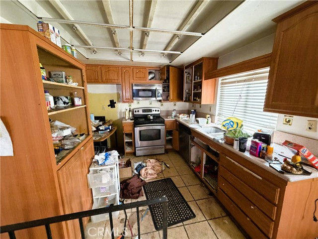 Detail Gallery Image 4 of 11 For 2133 Cochran St, Simi Valley,  CA 93065 - 3 Beds | 2 Baths