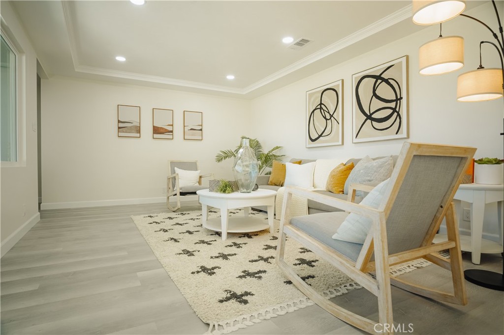 https://media.crmls.org/medias/8aadeafb-6a00-4694-a46f-4b28e7c426f3.jpg?preset=X-Large