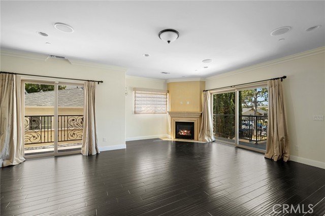 Detail Gallery Image 5 of 29 For 750 E Orange Grove Ave, Burbank,  CA 91501 - 3 Beds | 3 Baths