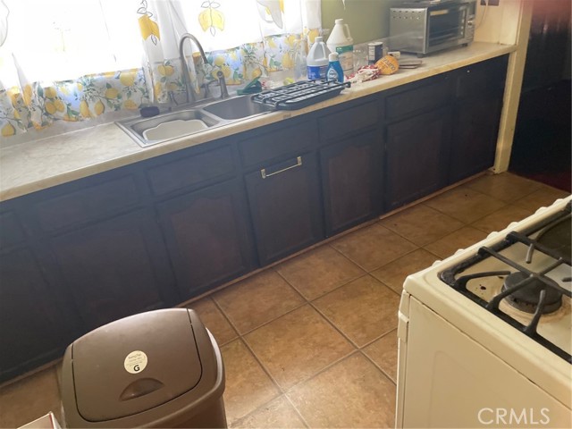 5125 avenue Woodlawn, Los Angeles CA: https://media.crmls.org/medias/8aaecbe2-13e6-4d1d-bc61-e897fa776f55.jpg