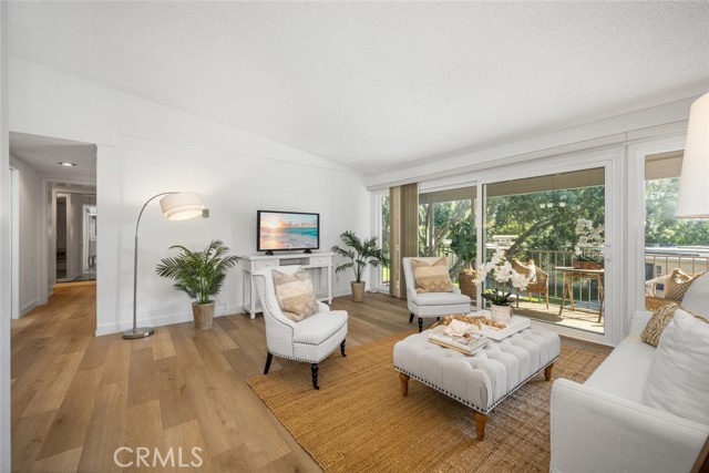 Detail Gallery Image 7 of 24 For 13400 Del Monte #1 M,  Seal Beach,  CA 90740 - 2 Beds | 2 Baths