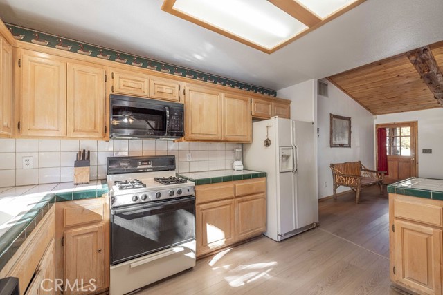 Detail Gallery Image 30 of 46 For 320 Dove Ct, Big Bear Lake,  CA 92315 - 3 Beds | 2 Baths