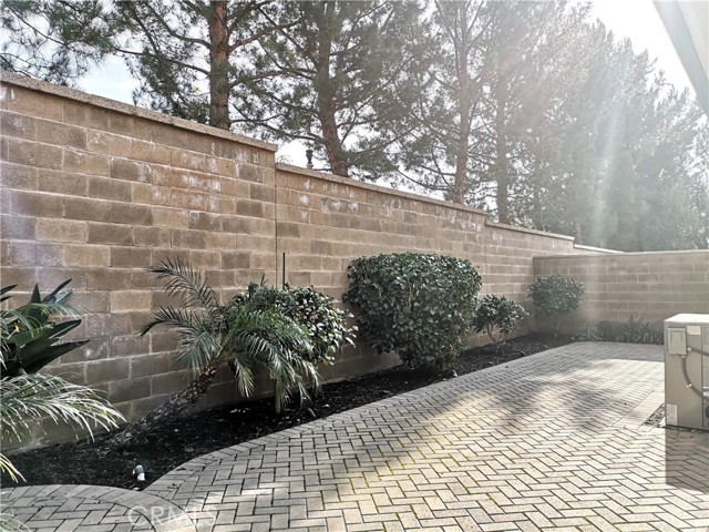 27 Larkfield, Irvine CA: https://media.crmls.org/medias/8ab03487-cff8-4fbc-a076-db60b1c5ae26.jpg