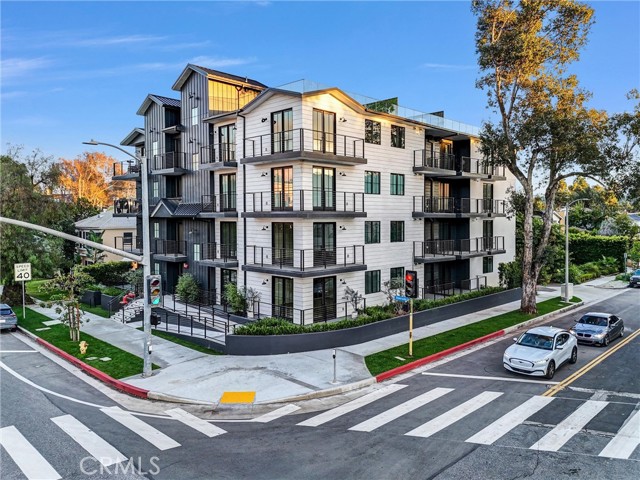 Detail Gallery Image 3 of 49 For 10352 Riverside Dr 203a,  Toluca Lake,  CA 91602 - 3 Beds | 3 Baths