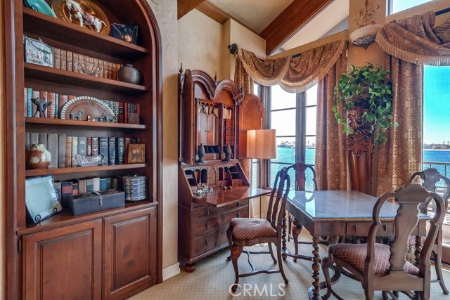 6048 Lido Lane, Long Beach CA: https://media.crmls.org/medias/8ab1a134-729a-4aaa-b1ae-a2d57c8c5e78.jpg