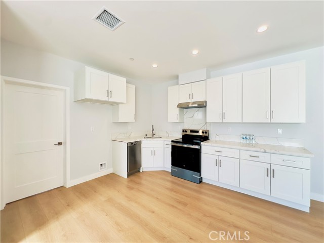 17522 Lemay Street, Lake Balboa CA: https://media.crmls.org/medias/8ab1c6c7-5f3f-42b1-bd17-eaf3abe65c90.jpg