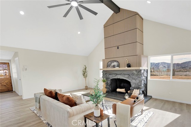 Detail Gallery Image 4 of 61 For 14344 Central Rd, Apple Valley,  CA 92307 - 4 Beds | 2 Baths