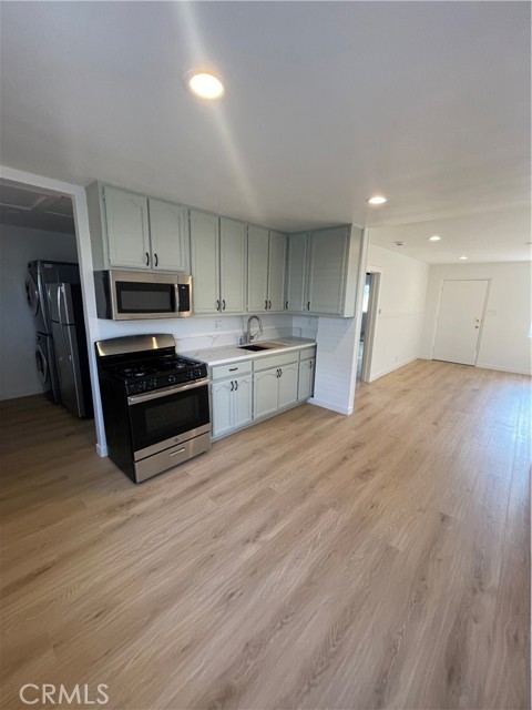 Detail Gallery Image 4 of 10 For 4021 Sequoia St, Los Angeles,  CA 90039 - 2 Beds | 1 Baths