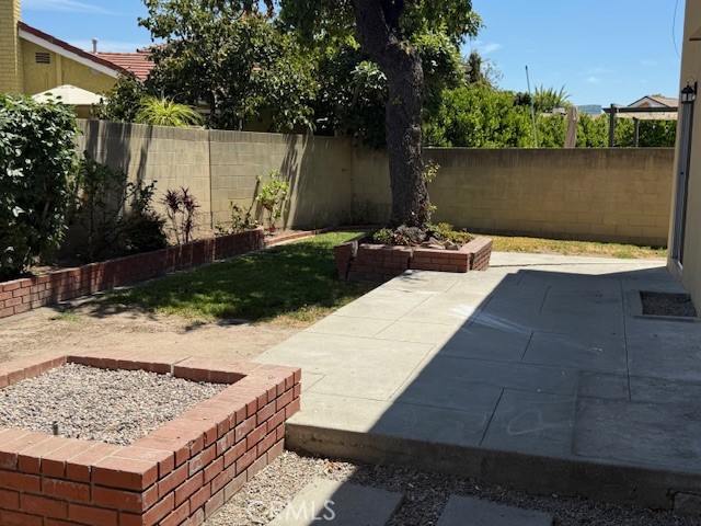 13527 Edgefield Street, Cerritos CA: https://media.crmls.org/medias/8ab2ae58-6bdc-48c2-b983-307270160cee.jpg