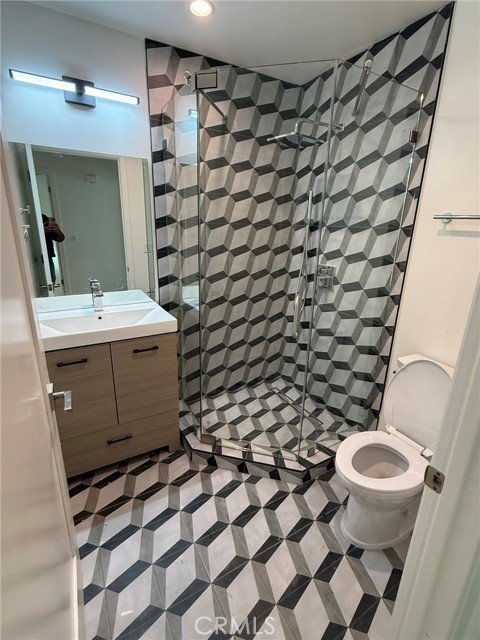 Detail Gallery Image 9 of 22 For 5972 Jamieson Ave, Encino,  CA 91316 - 3 Beds | 3 Baths