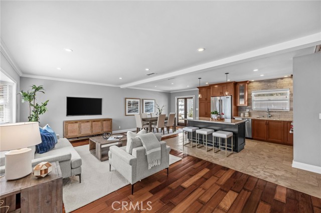 224 Pauline Place, Costa Mesa CA: https://media.crmls.org/medias/8ab3579e-2800-4762-bb04-bf4808a90bbd.jpg