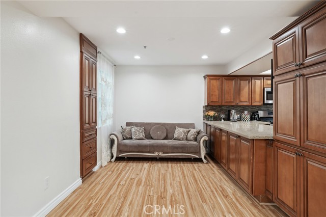 301 W Loraine Street, Glendale CA: https://media.crmls.org/medias/8ab3912a-4ab7-4a32-b44a-62979c90daab.jpg