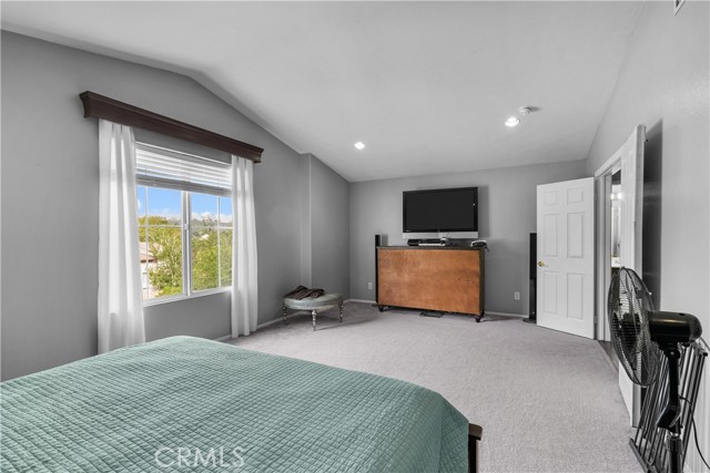 Detail Gallery Image 22 of 40 For 26426 Cardinal Dr, Canyon Country,  CA 91387 - 5 Beds | 4 Baths