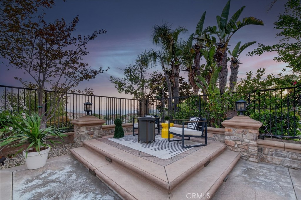 https://media.crmls.org/medias/8ab4d086-6fc6-4223-9d9b-24ff30fc3b19.jpg?preset=X-Large