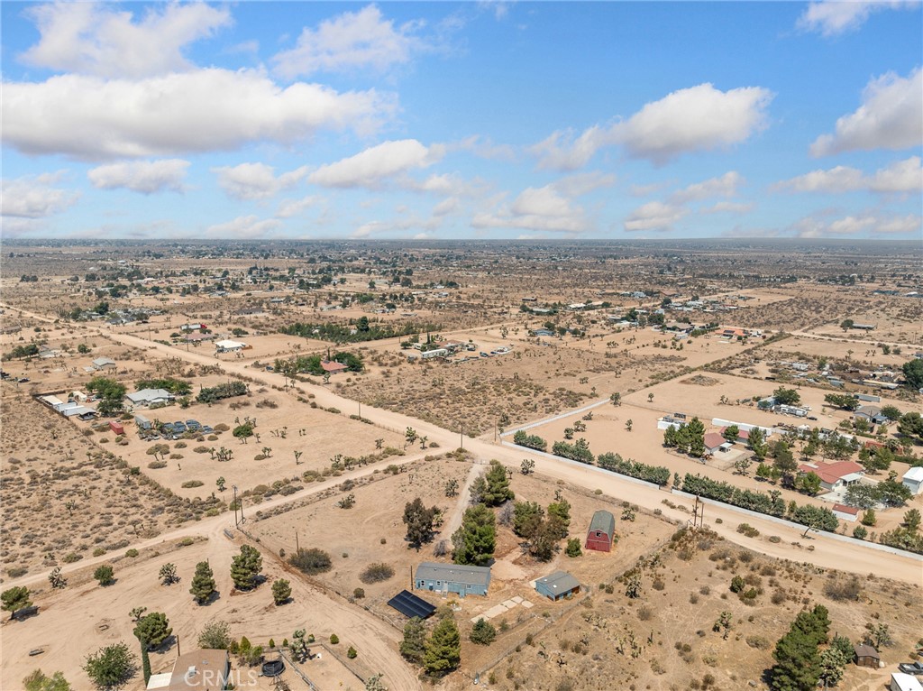https://media.crmls.org/medias/8ab528ed-dd11-4c12-bbf7-1de026983ec5.jpg?preset=X-Large