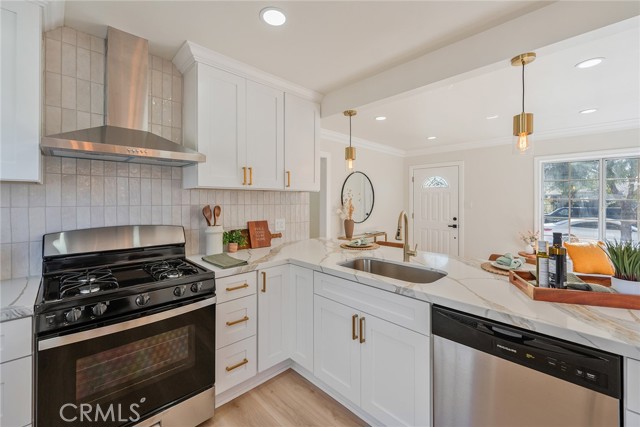 619 N Townsend Street, Santa Ana CA: https://media.crmls.org/medias/8ab641f3-5def-4de6-a807-9cf0efa891c5.jpg