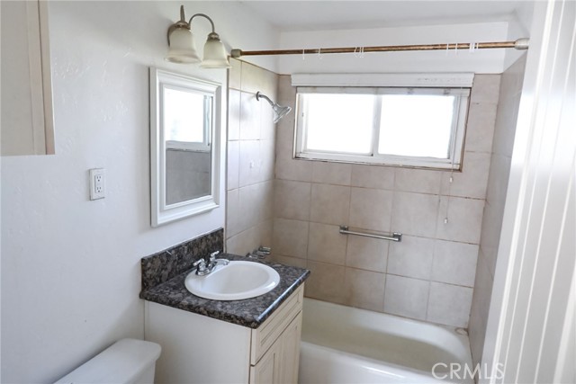 Detail Gallery Image 11 of 17 For 16300 Live Oak, Hesperia,  CA 92345 - 4 Beds | 2 Baths