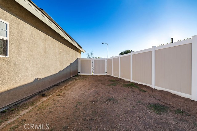 6834 Phoenix Court, Hesperia CA: https://media.crmls.org/medias/8ab784b8-ecf1-45f2-a17b-017e4b5c8446.jpg