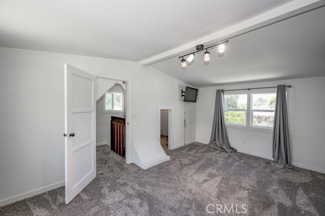 1219 N Lincoln Street, Burbank CA: https://media.crmls.org/medias/8ab7ba77-8aa4-438b-b3b1-b248148d6a75.jpg