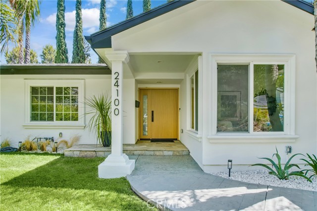 24100 Philiprimm Street, Woodland Hills CA: https://media.crmls.org/medias/8ab7f6ce-eb3d-4a78-8691-49ff7e3e28c4.jpg