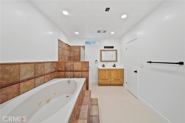 4431 Victoria Park Place, Los Angeles CA: https://media.crmls.org/medias/8ab88318-254f-44c4-94ce-3f3e3b8c8f4a.jpg