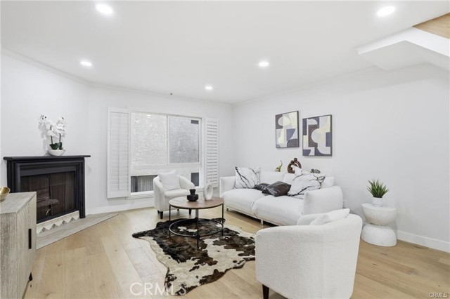 Detail Gallery Image 3 of 28 For 11119 Camarillo #104,  North Hollywood,  CA 91602 - 2 Beds | 2/1 Baths