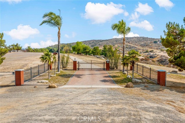 40555 Benji Lane, Hemet CA: https://media.crmls.org/medias/8ab9a234-2359-4848-a274-4e8279aed749.jpg
