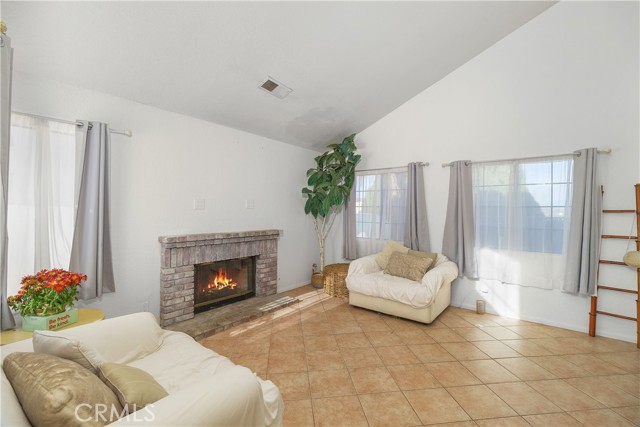 Detail Gallery Image 19 of 34 For 15660 Lake Ridge Rd, Lake Elsinore,  CA 92530 - 4 Beds | 2/1 Baths