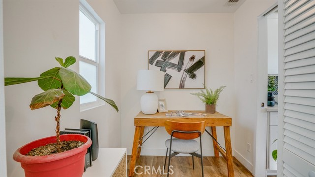 231 W Cedar Avenue, Burbank CA: https://media.crmls.org/medias/8abadef9-8e6d-4203-9b9d-3a3225d64b05.jpg
