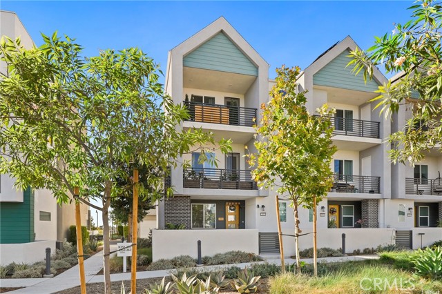 257 Sash, Irvine CA: https://media.crmls.org/medias/8abbdc0b-736c-4bfd-a701-b0d9612a1177.jpg
