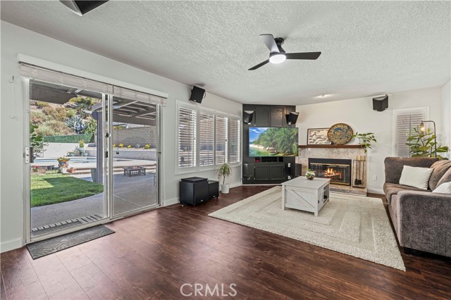 28777 Kathleen Avenue, Saugus CA: https://media.crmls.org/medias/8abbf607-2132-4231-a305-507f8a449f32.jpg