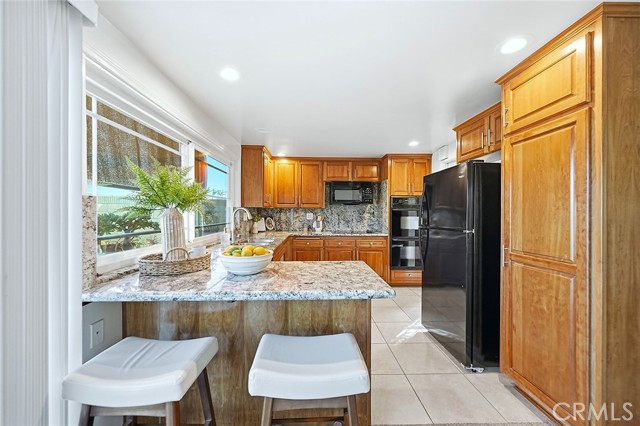 Detail Gallery Image 5 of 21 For 16362 Whittier Ln, Huntington Beach,  CA 92647 - 3 Beds | 2 Baths