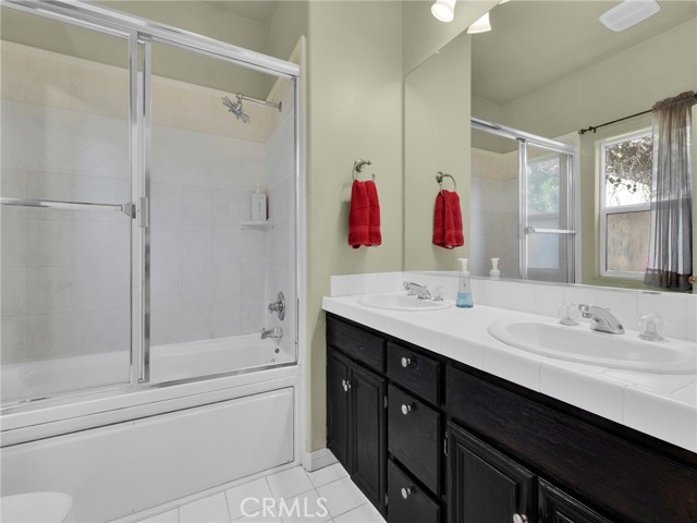 Detail Gallery Image 16 of 38 For 5242 Vesper #7,  Sherman Oaks,  CA 91411 - 3 Beds | 3 Baths