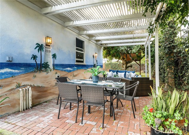 Dine, BBQ, relax... this is like having another room in the house! Living at the beach is so special... outdoor dining all year long!