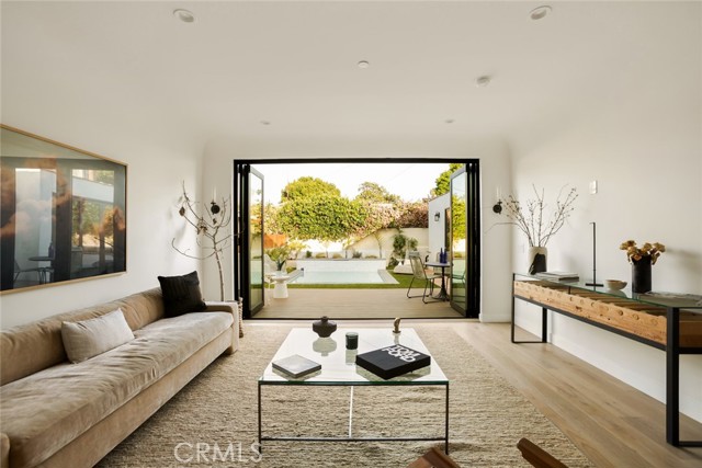 2334 Glover Place, Los Angeles CA: https://media.crmls.org/medias/8abde113-ec67-433f-ac2c-998ff043832e.jpg