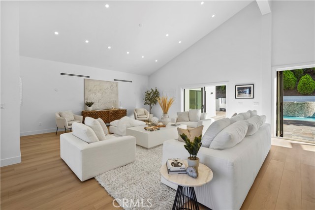 4230 Alonzo Avenue, Encino CA: https://media.crmls.org/medias/8abe33b2-64a8-44bf-92a1-e52b7ec4fc3c.jpg