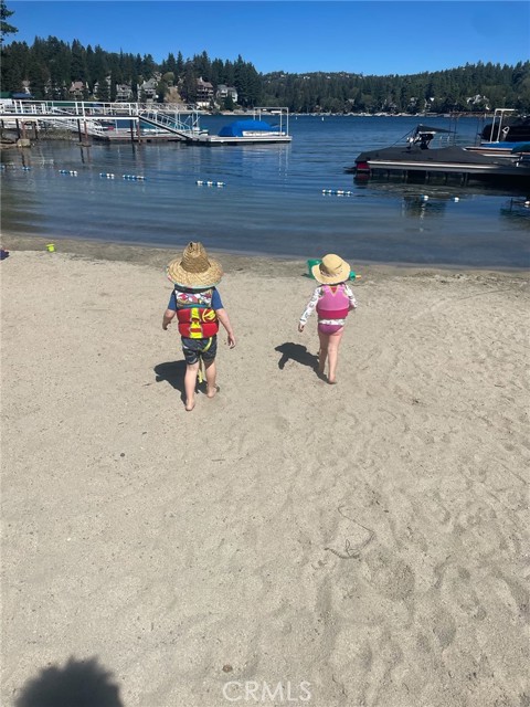 187 Cedar Circle Circle, Lake Arrowhead CA: https://media.crmls.org/medias/8abe5c41-b2c3-45f6-a6cd-6b98b05e6fec.jpg