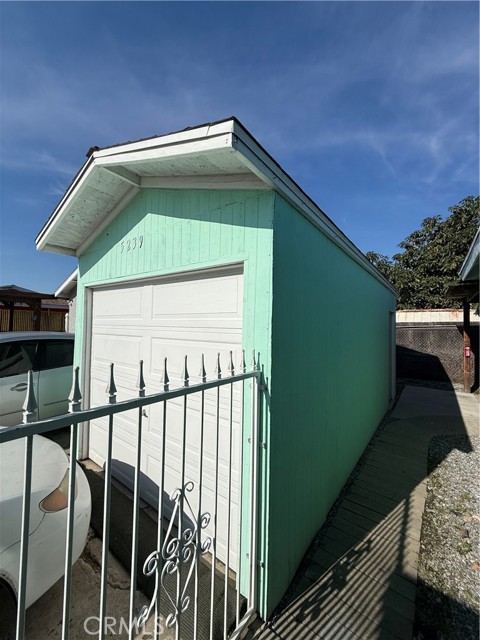 Detail Gallery Image 3 of 3 For 5239 Fostoria St, Cudahy,  CA 90201 - 4 Beds | 2 Baths