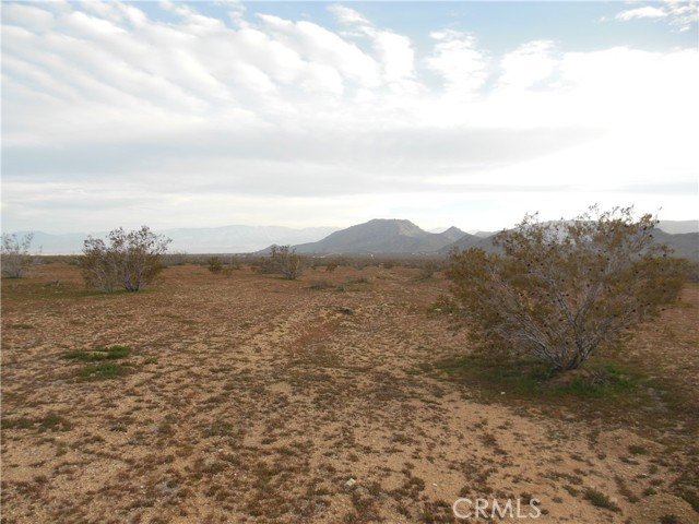 Detail Gallery Image 3 of 5 For 1222 Lorraine, Lucerne Valley,  CA 92356 - – Beds | – Baths