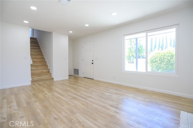 402 W Avenida De Las Flores photo 4